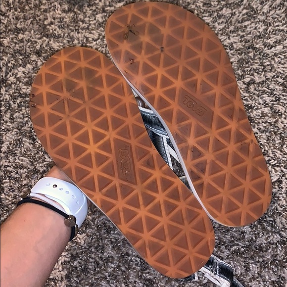 Tevas - Picture 2 of 2